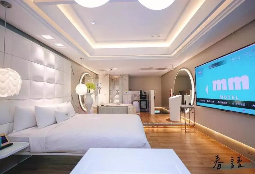 Mmmotel