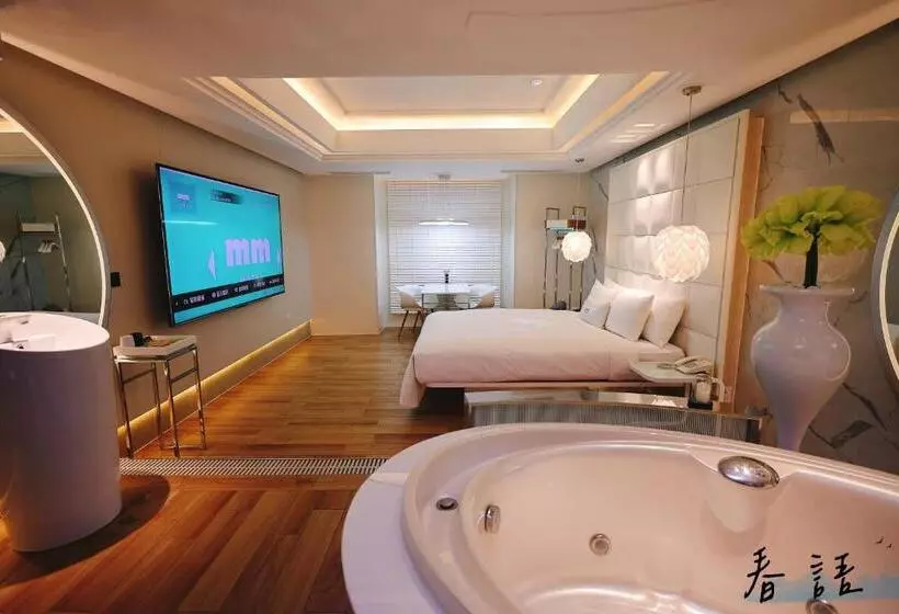 Mmmotel