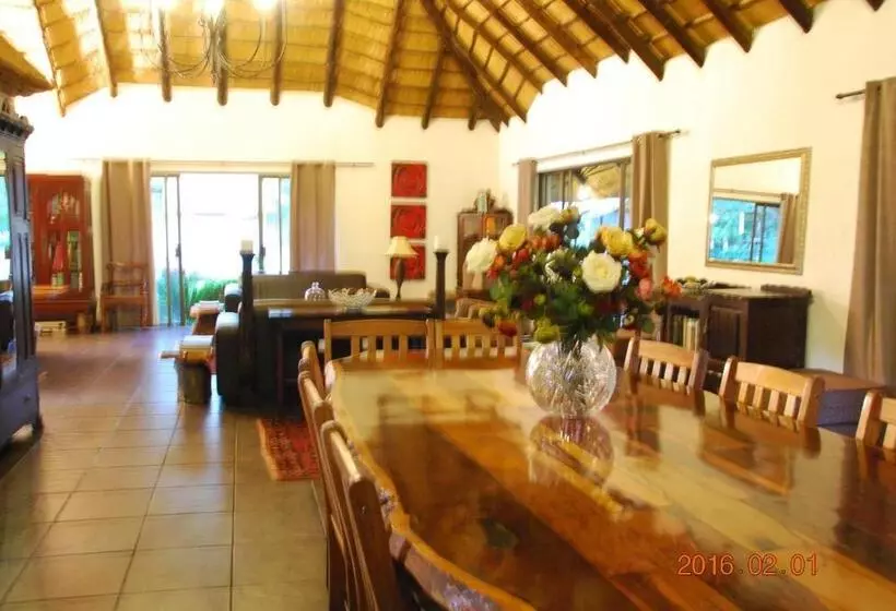 ペンション Acasia Guest Lodge