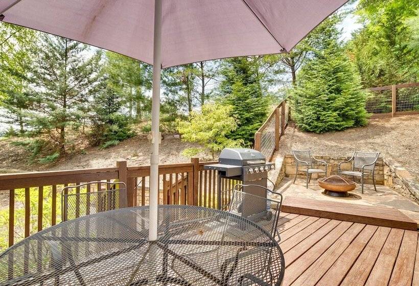 Blue Ridge Mountain Home W/ Sunroom: Pets Welcome