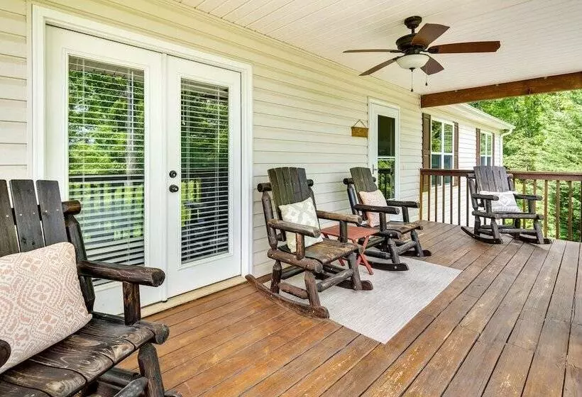 Blue Ridge Mountain Home W/ Sunroom: Pets Welcome