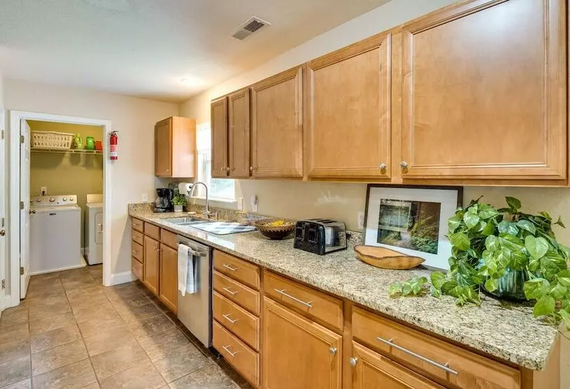 Blue Ridge Mountain Home W/ Sunroom: Pets Welcome