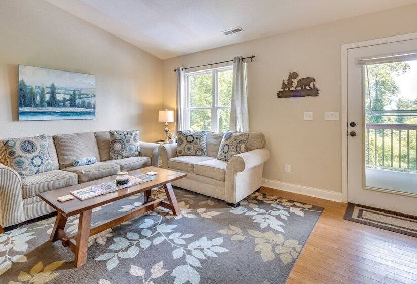 Blue Ridge Mountain Home W/ Sunroom: Pets Welcome