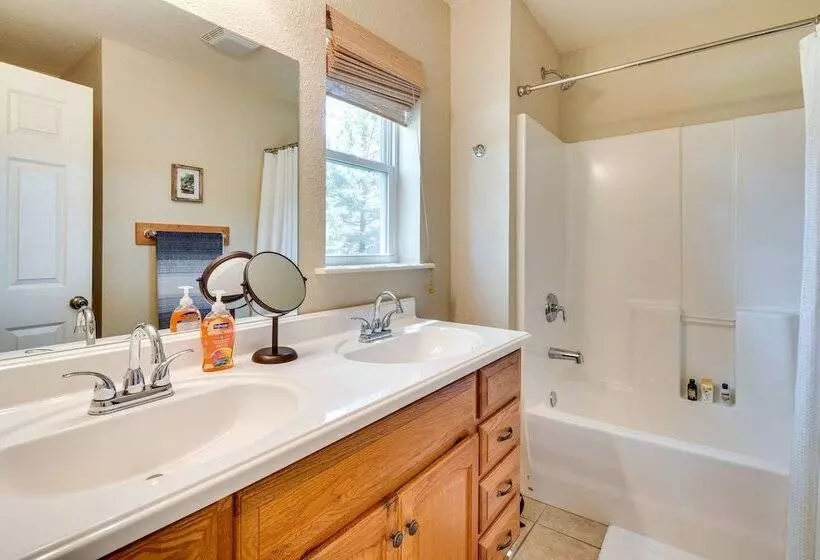 Blue Ridge Mountain Home W/ Sunroom: Pets Welcome