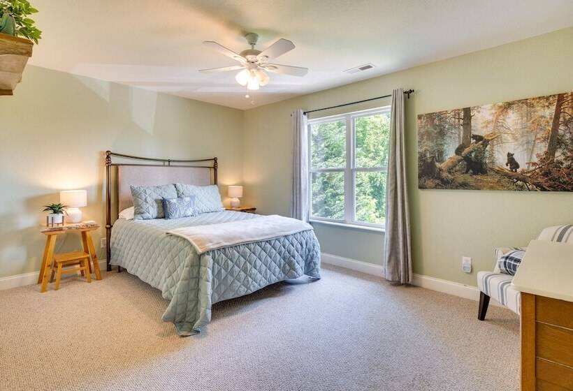 Blue Ridge Mountain Home W/ Sunroom: Pets Welcome