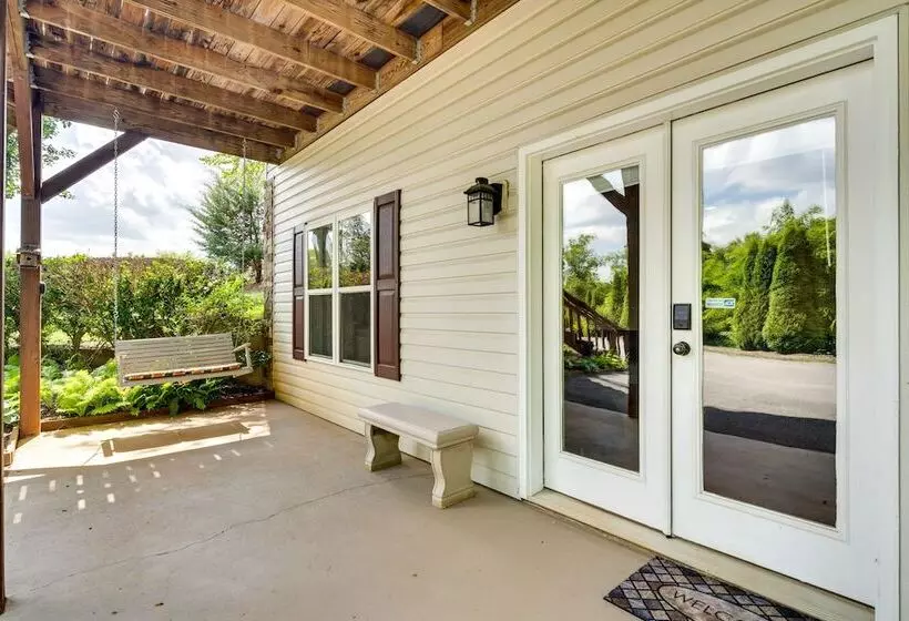 Blue Ridge Mountain Home W/ Sunroom: Pets Welcome