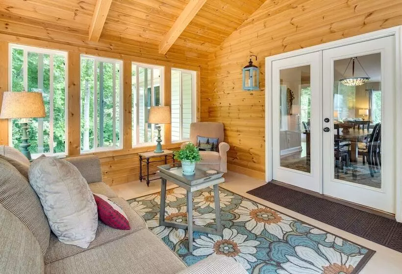 Blue Ridge Mountain Home W/ Sunroom: Pets Welcome