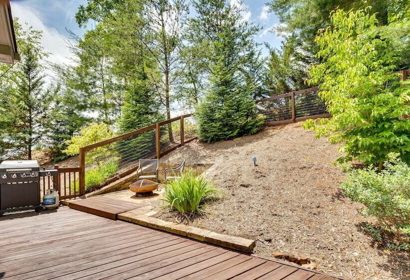 Blue Ridge Mountain Home W/ Sunroom: Pets Welcome