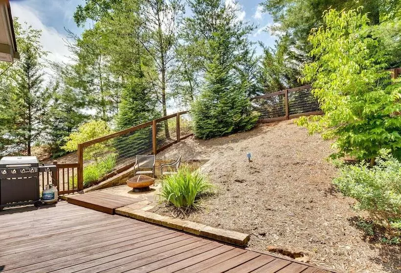 Blue Ridge Mountain Home W/ Sunroom: Pets Welcome