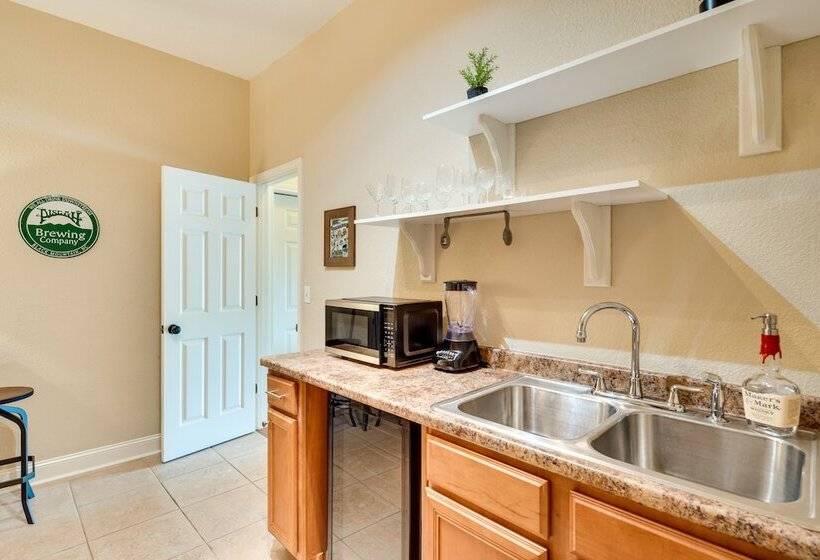 Blue Ridge Mountain Home W/ Sunroom: Pets Welcome