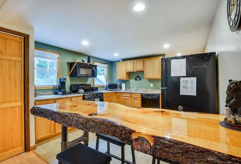 Brantingham Cottage W/ Fire Pit & Forested Views!