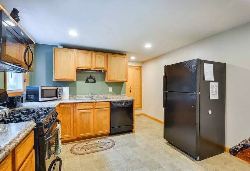 Brantingham Cottage W/ Fire Pit & Forested Views!