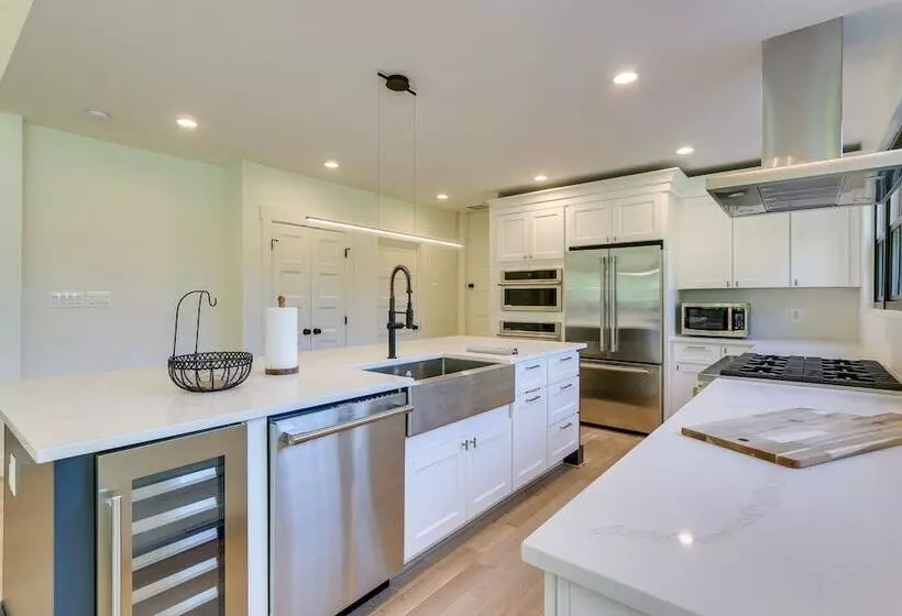 Bright Bluemont Home W/ On Site Pond & Mtn Views!