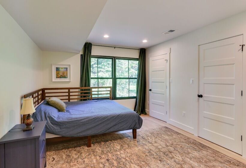 Bright Bluemont Home W/ On Site Pond & Mtn Views!