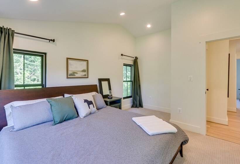 Bright Bluemont Home W/ On Site Pond & Mtn Views!