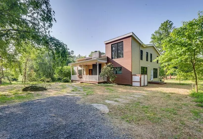 Bright Bluemont Home W/ On Site Pond & Mtn Views!