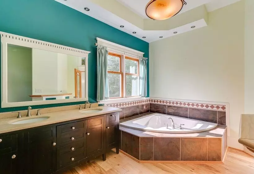 Bright Bluemont Home W/ On Site Pond & Mtn Views!