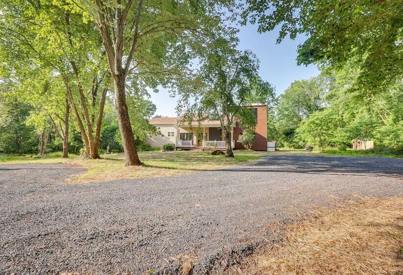 Bright Bluemont Home W/ On Site Pond & Mtn Views!