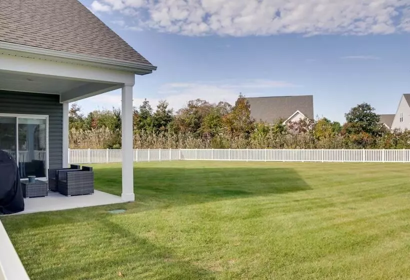 Bright Ocean View Home W/ Resort Pools: Near Beach