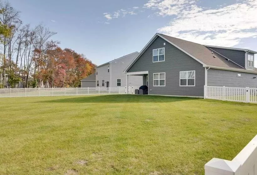 Bright Ocean View Home W/ Resort Pools: Near Beach