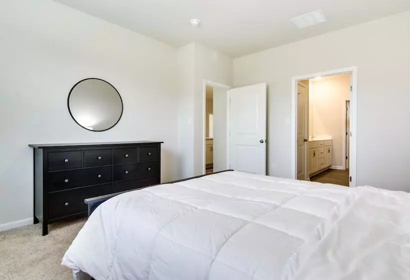 Bright Ocean View Home W/ Resort Pools: Near Beach