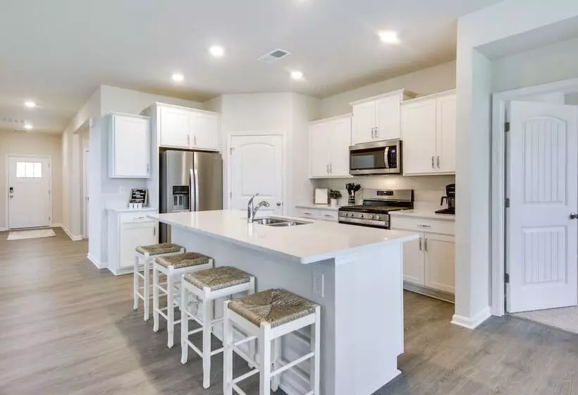 Bright Ocean View Home W/ Resort Pools: Near Beach