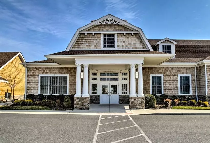 Bright Ocean View Home W/ Resort Pools: Near Beach