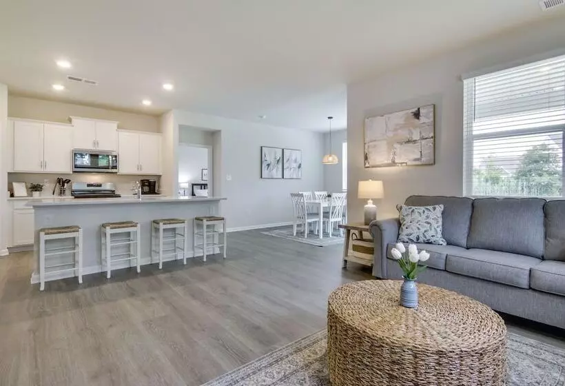 Bright Ocean View Home W/ Resort Pools: Near Beach