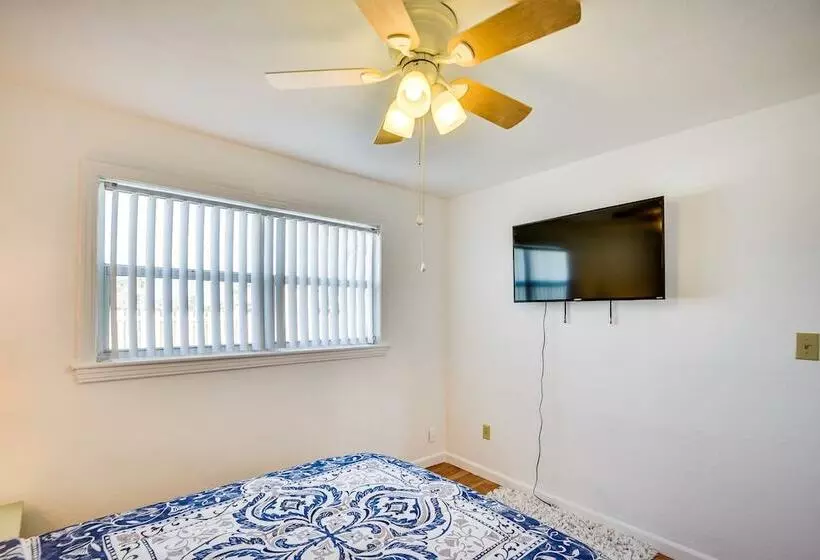 Ormond Beach Home: Walk To Community Beach!