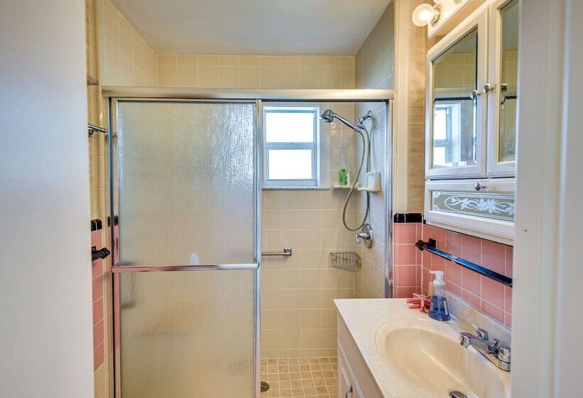 Ormond Beach Home: Walk To Community Beach!