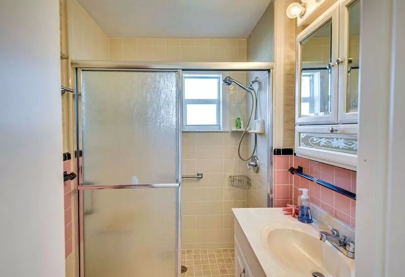 Ormond Beach Home: Walk To Community Beach!