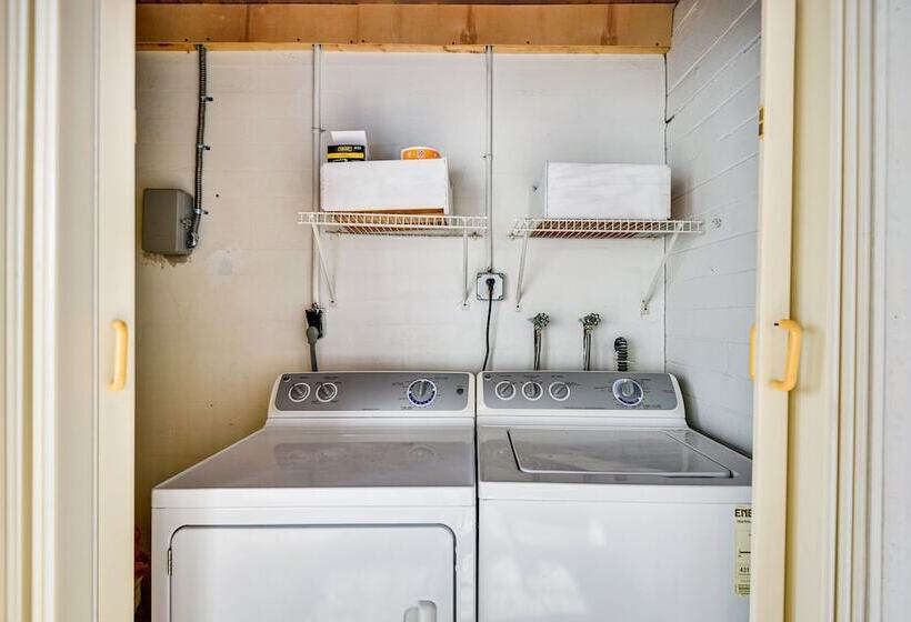 Ormond Beach Home: Walk To Community Beach!