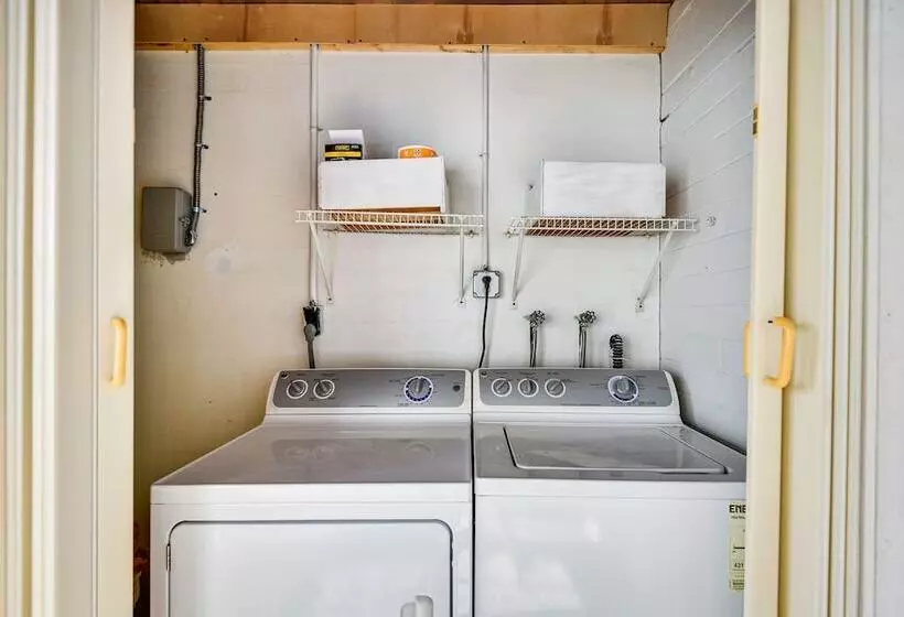 Ormond Beach Home: Walk To Community Beach!