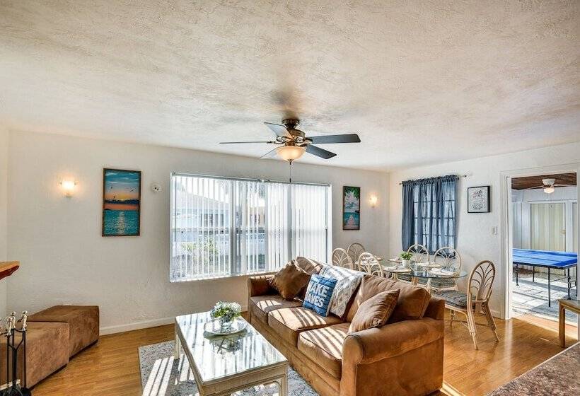 Ormond Beach Home: Walk To Community Beach!