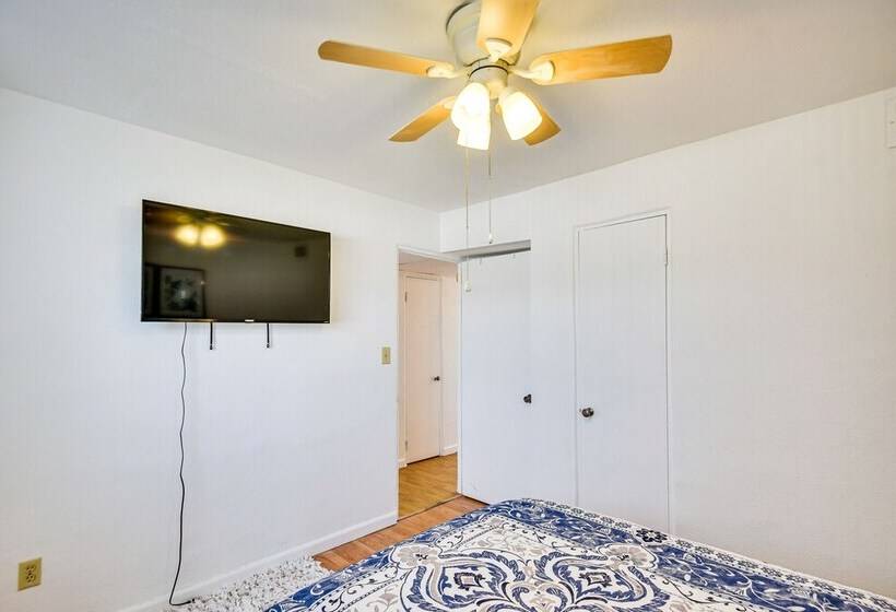 Ormond Beach Home: Walk To Community Beach!