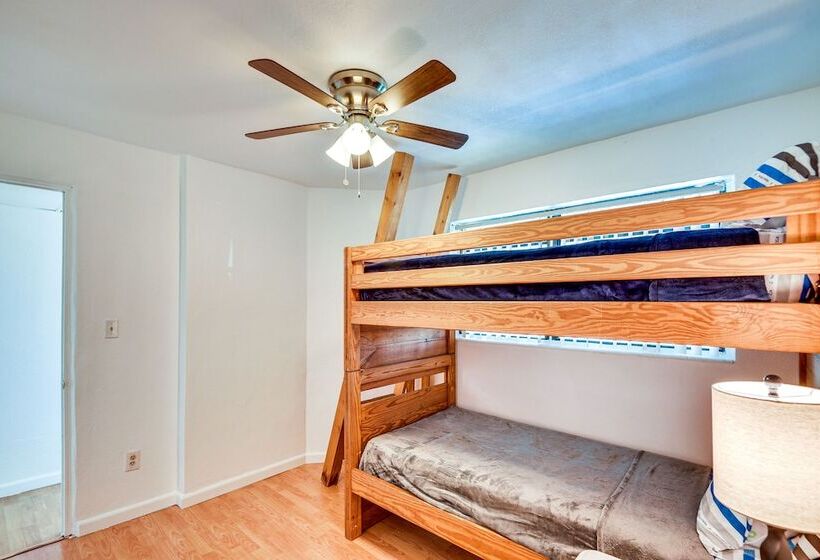 Ormond Beach Home: Walk To Community Beach!