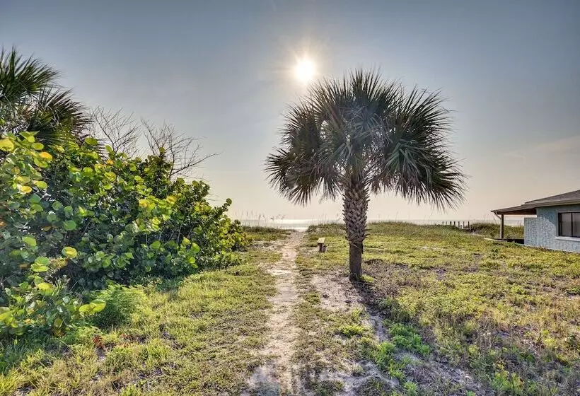 Ormond Beach Home: Walk To Community Beach!