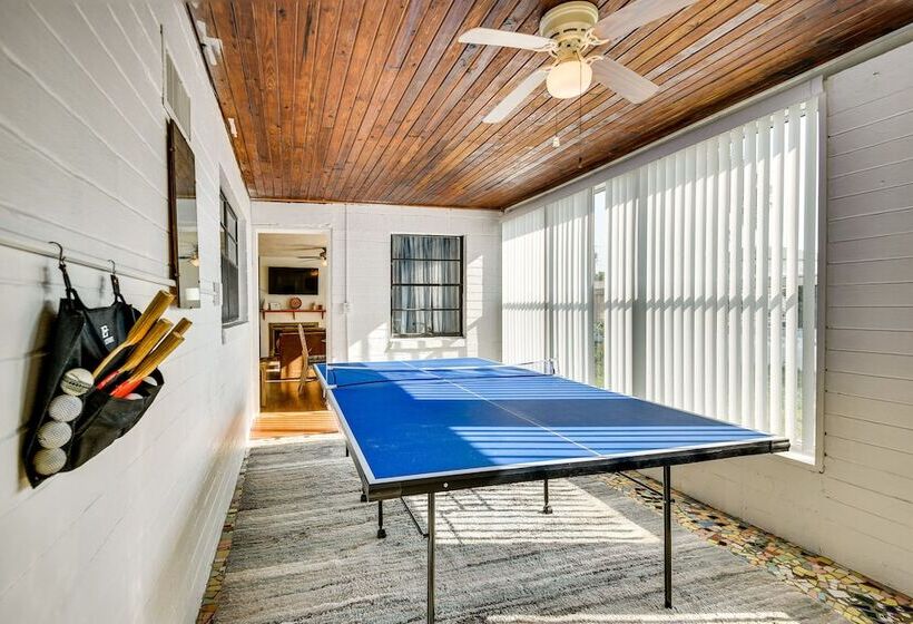 Ormond Beach Home: Walk To Community Beach!