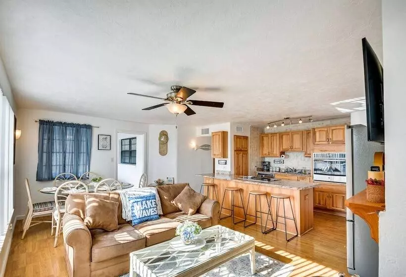 Ormond Beach Home: Walk To Community Beach!