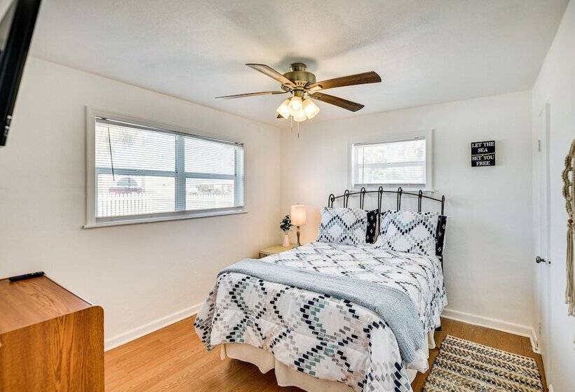 Ormond Beach Home: Walk To Community Beach!