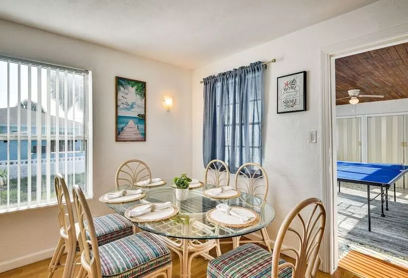 Ormond Beach Home: Walk To Community Beach!