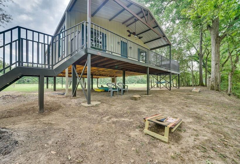 Riverfront Broken Bow Cabin W/ Private Hot Tub!