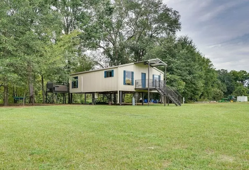 Riverfront Broken Bow Cabin W/ Private Hot Tub!