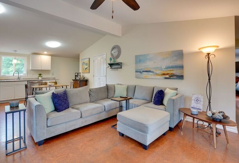 Buchanan Home W/ Deck, 4 Mi To Paris Landing!