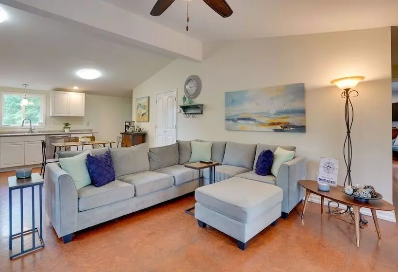 Buchanan Home W/ Deck, 4 Mi To Paris Landing!