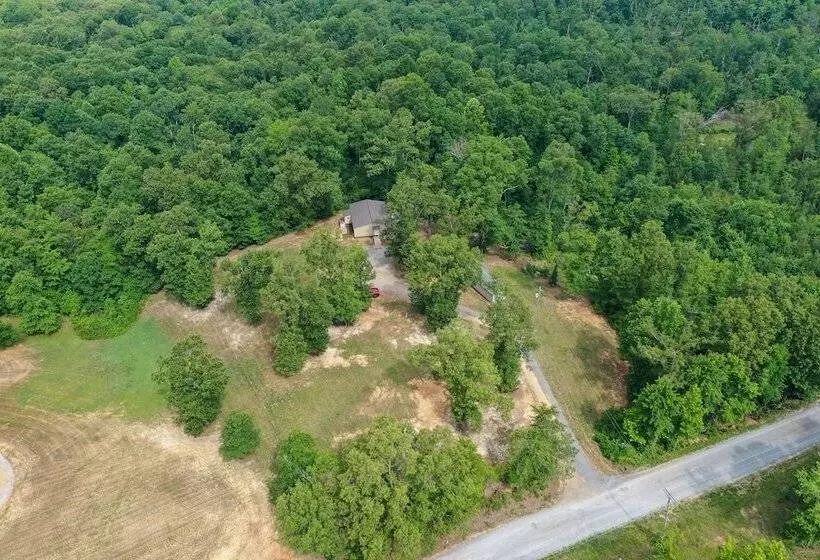 Buchanan Home W/ Deck, 4 Mi To Paris Landing!