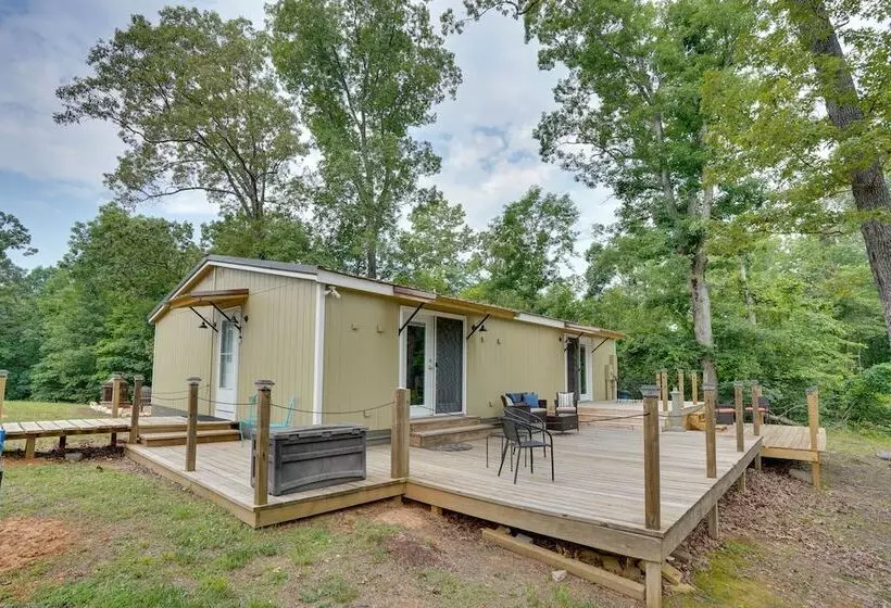 Buchanan Home W/ Deck, 4 Mi To Paris Landing!