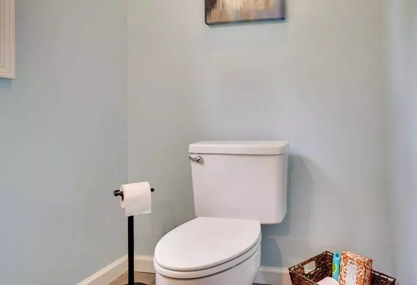 Buchanan Home W/ Deck, 4 Mi To Paris Landing!