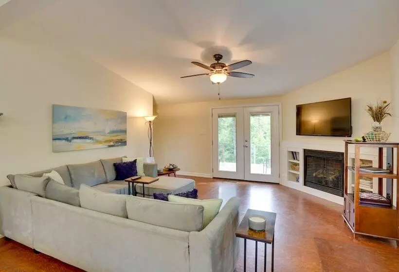 Buchanan Home W/ Deck, 4 Mi To Paris Landing!