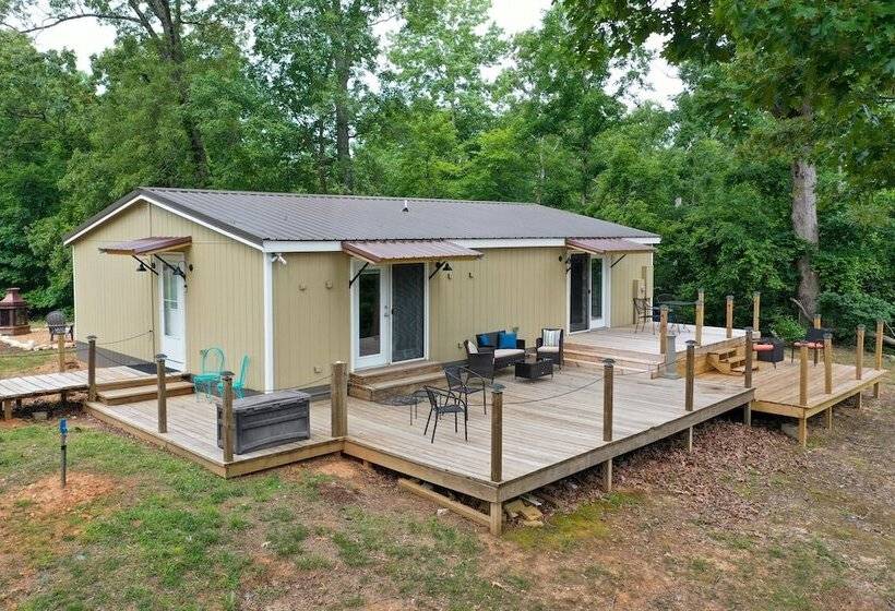 Buchanan Home W/ Deck, 4 Mi To Paris Landing!